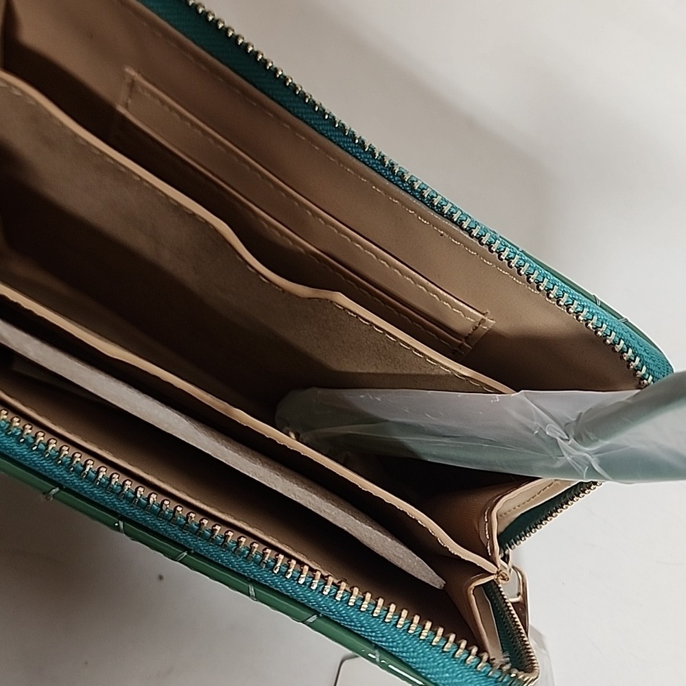 Vegan Green Quilted Women's Wallet Wristlet By Handbag Republic - Picture 4 of 7
